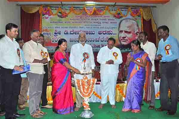 ಹಾಸನ: ಡಿ. ದೇವರಾಜ ಅರಸು ಜನ್ಮ ದಿನಾಚರಣೆ ಕಾರ್ಯಕ್ರಮ